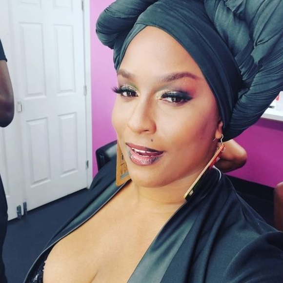 Meet your Posher, Msbeautiful - Picture 1 of 1